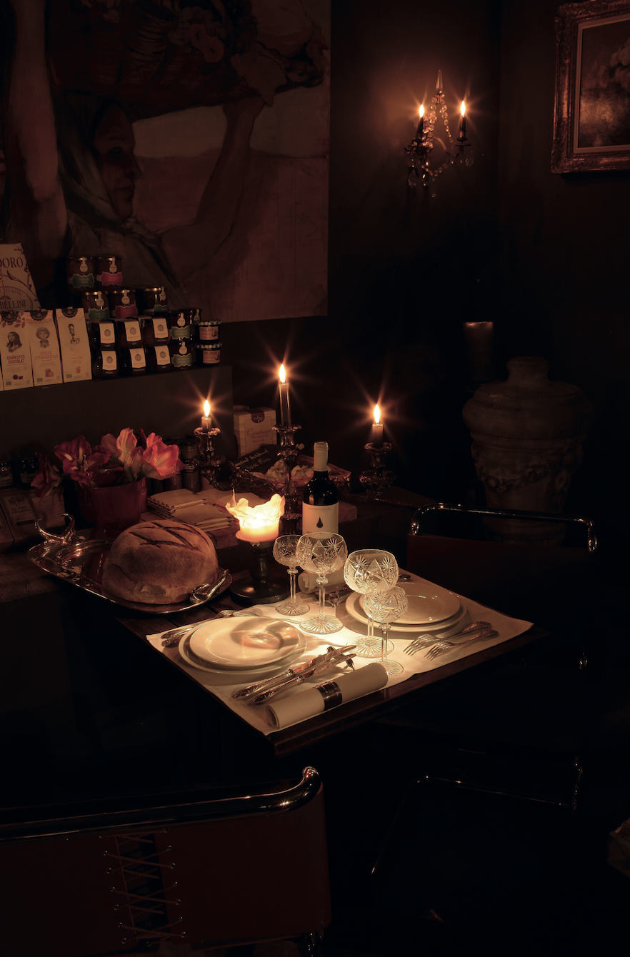 idée romantique Saint Valentin avec des bougies  Romantic room, Romantic  bathrooms, Romantic candles
