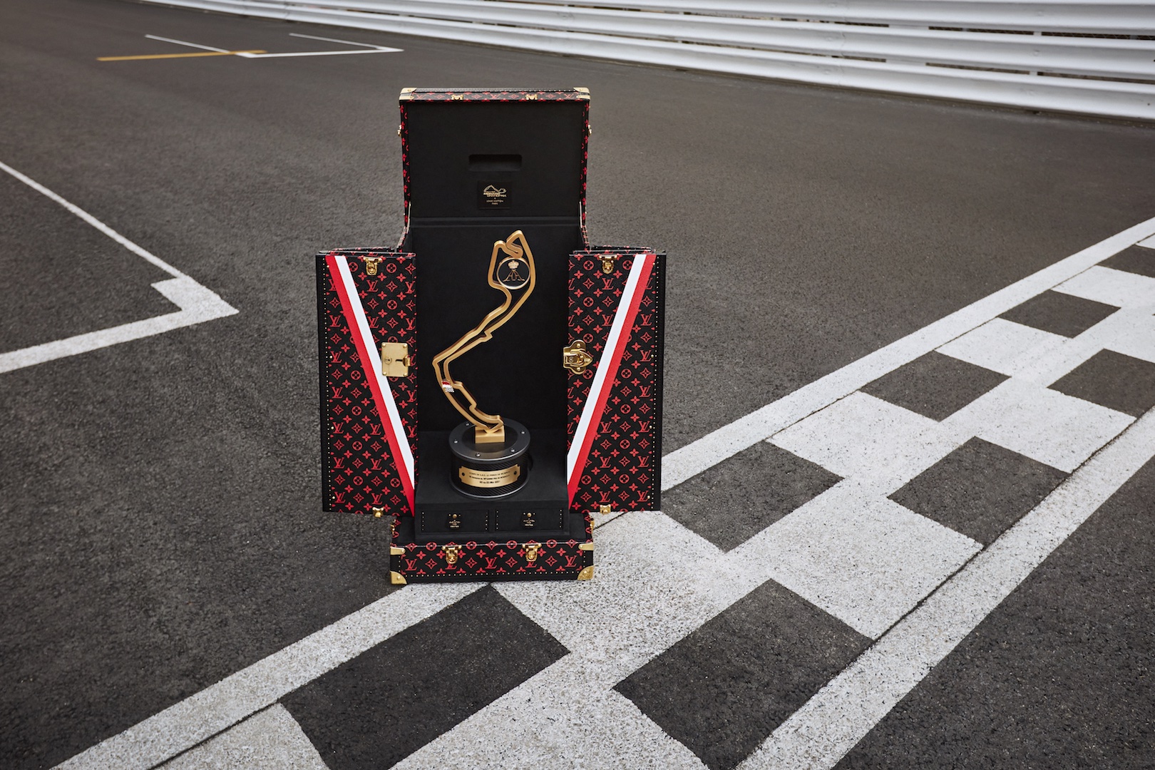 Louis Vuitton signe la malle trophée du Grand Prix de Monaco 2022