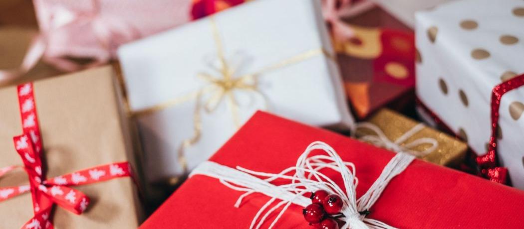 Noël : 30 idées cadeaux pour une cacahuète entre collègues réussie