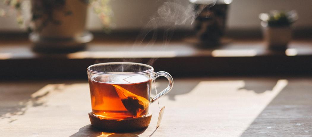 Thé noir, thé vert, matcha : quel thé choisir selon le moment de la journée  ?