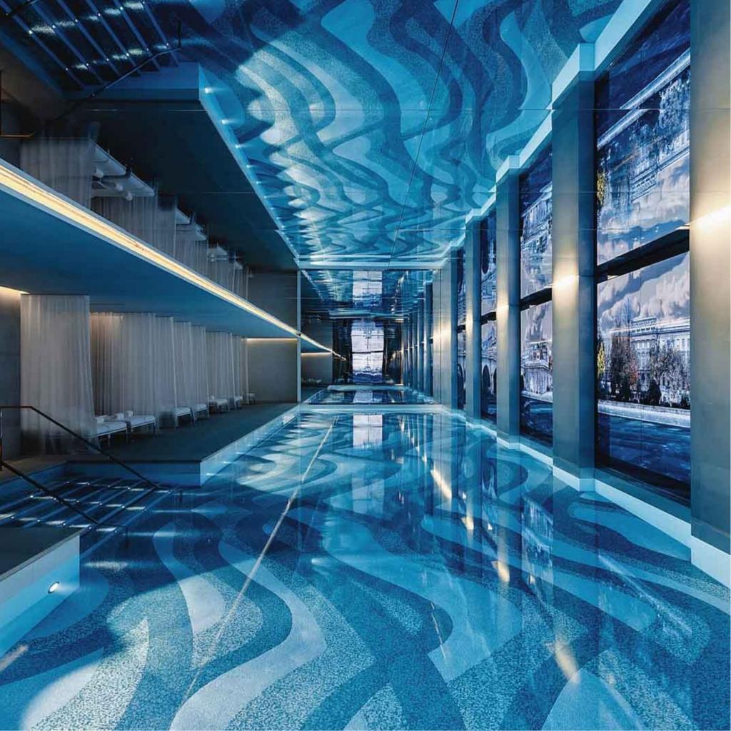 Envie de rêver sans prendre un billet d'avion, payez-vous un plouf dans la piscine du spa ultraluxe du Spa Dior de l'Hôtel Cheval Blanc à Paris.