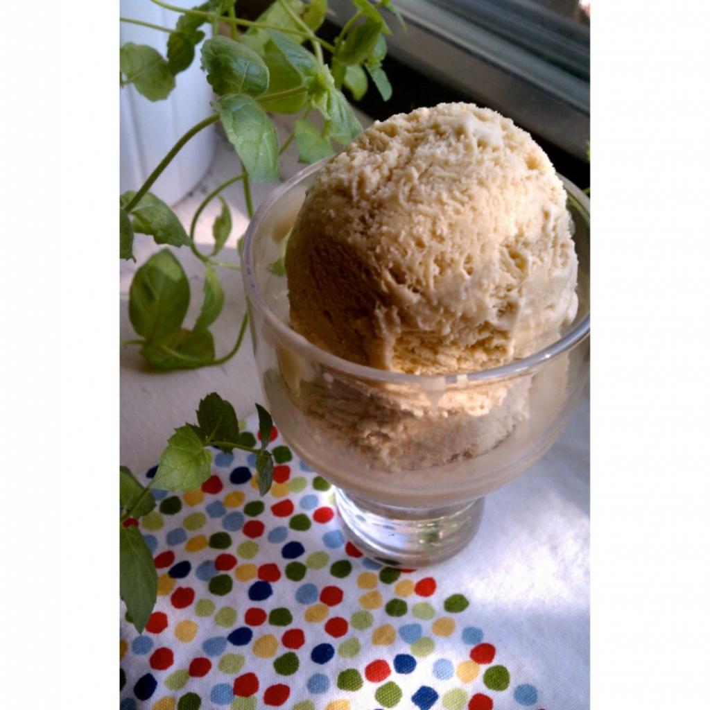 Le yaourt glacé au café. <em>Découvrez la recette <a href="https://offallytasty.wordpress.com/2011/07/25/coffee-frozen-yogurt/" target="_blank">ici</a>. </em>