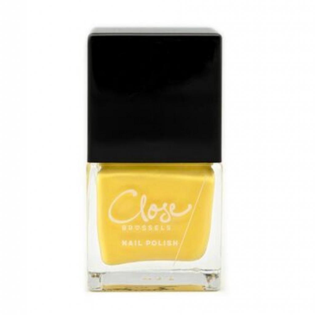 <em>Vernis à ongles, couleur jaune, Close, disponible <a href="https://www.planetparfum.com/fr/product/afternoon-in-the-medina/20037698.html" target="_blank">ici.</a></em>