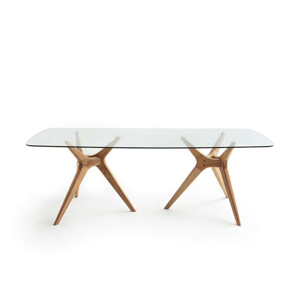 Table en verre et chêne Maricielo. 220 x 100 cm. 769 €.