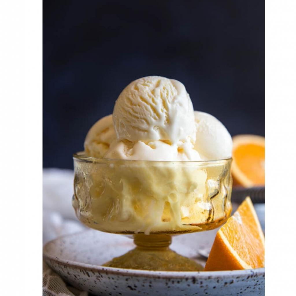 Une glace à l’orange. <em>Découvrez la recette <a href="https://wildwildwhisk.com/orange-mascarpone-ice-cream/" target="_blank">ici.</a></em>