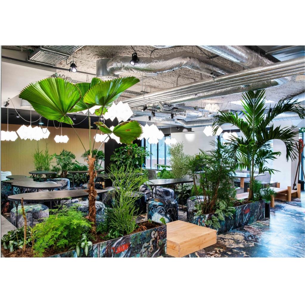  Le vegetal devient parfois l’element central de l’espace, comme dans la terrasse japonaise The Forest realisee par Studio Krjst pour Silversquare Bailli.