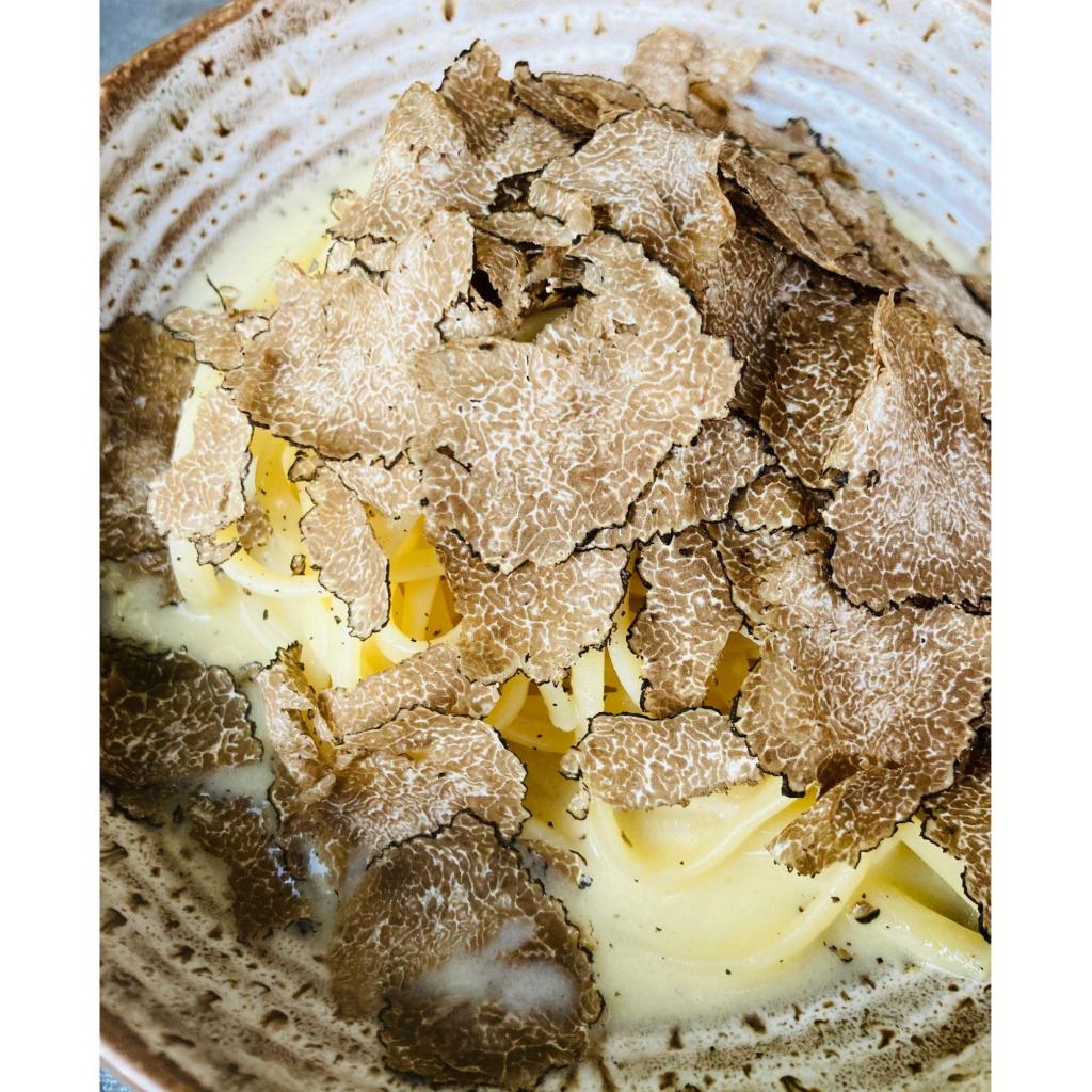 Tagliolini with truffles and Parmesan cream