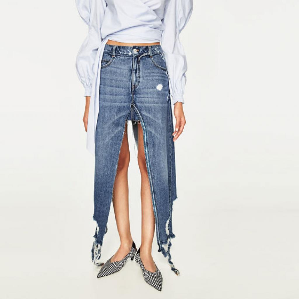 Cette jupe-pantalon en jean à fentes à 46 euros chez Zara. Quand tu hésites entre une jupe et un pantalon...