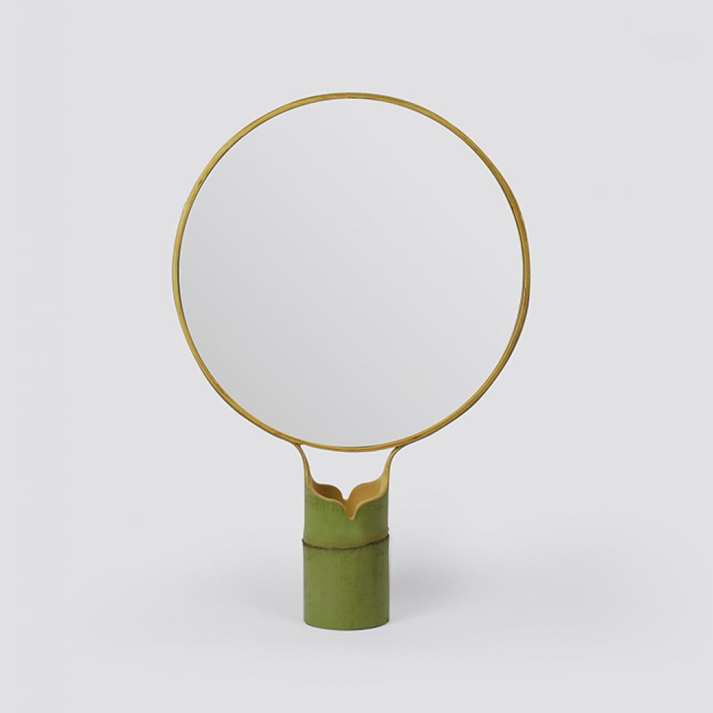 <strong>Circle</strong>, miroir avec base et dos en bambou (35 x 21 x 8 cm et 40 x 31 x 8 cm), création Cheng-Tsung Feng chez Spazio Nobile, 200 € et  300 € (spazionobile.com). © Spazio Nobile