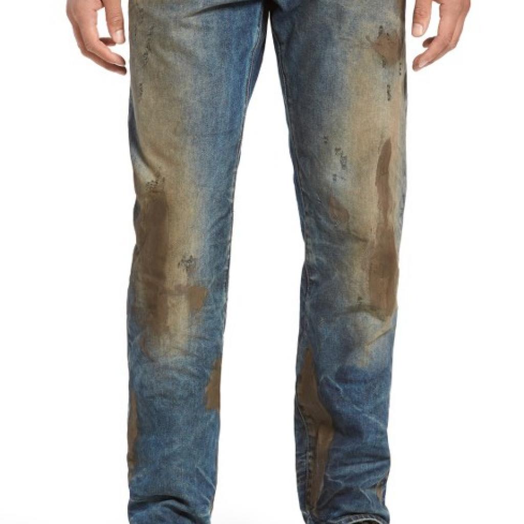Ce jean couvert de fausse boue à 425 euros chez PRPS. Le comble ? Il est déjà sold out.