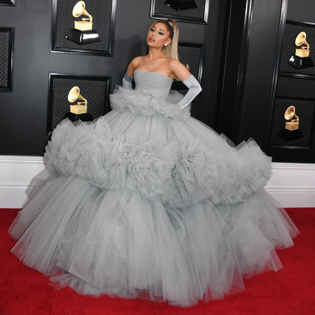 Ariana Grande en robe Giambattista Valli.