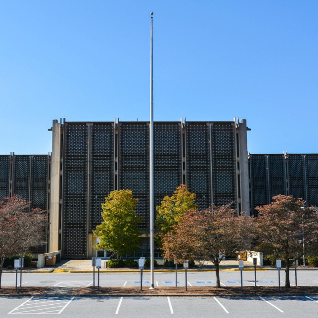 Un lieu clé de la série, souvent photographié par les fans. C'est le campus de l'université d'Emory à Atlanta qui a accueilli le tournage de la série.