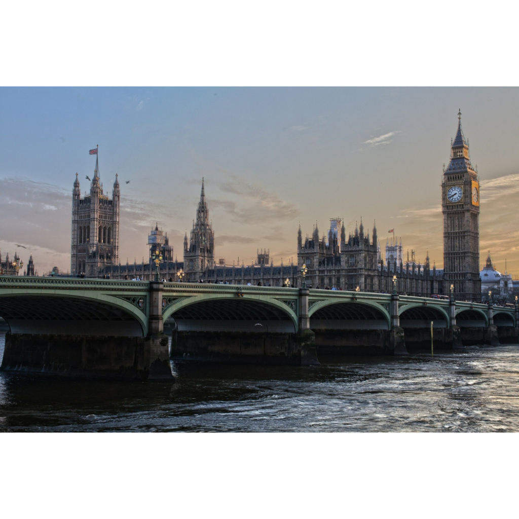 La ville de Londres est connue dans le monde entier et est l'un des lieux touristiques incontournables pour les voyageurs, à commencer par certains attractions phares tels que Big Ben, The London Eyes et Madame Tussauds.  <em>Photo by Derwiki on Pixabay</em>