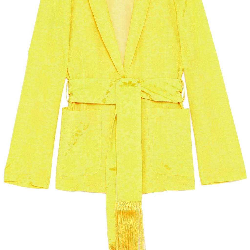 Un blazer d’intérieur : Blazer ceinturé jaune, Patrizia Pepe, 438€.