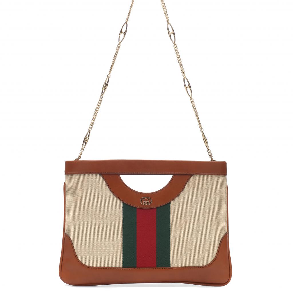 Gucci a beaucoup plus a offrir que des pieces over the top. Ce sac entre parfaitement dans la tendance neobourgeoise de cet hiver.”