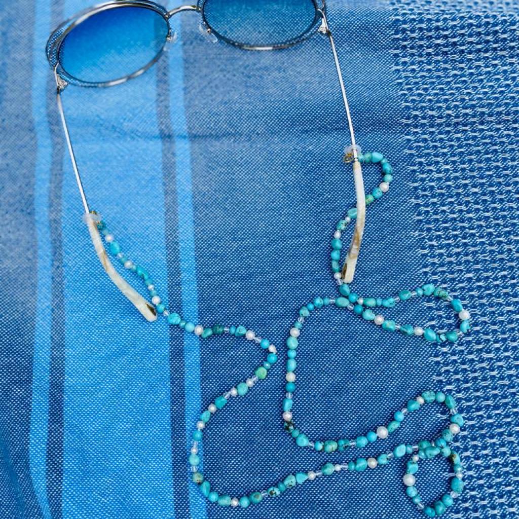 Chaine en perles et turquoises, <em><a href="http://www.barbaralouys.com">www.barbaralouys.com</a></em>